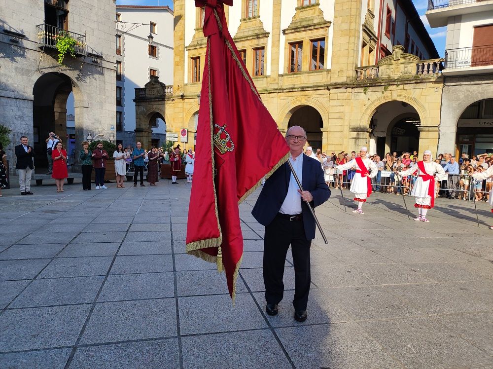 bandera ekitaldia 325